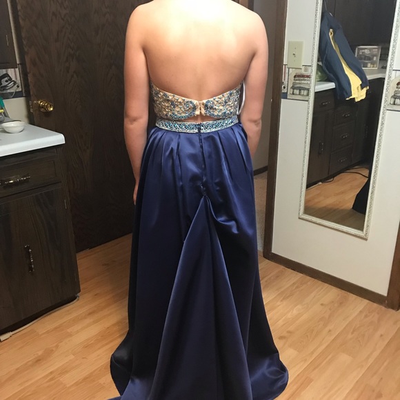 Prom Dress size 4 bustle sewn in (hidden) - Picture 3 of 3